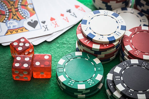 kiss88toto mobile app home screen showing live-dealer tables and football markets