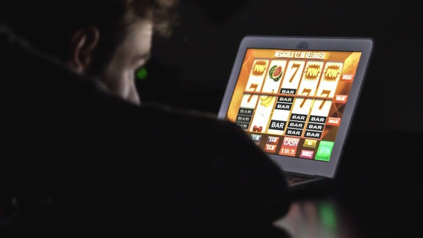 Live roulette table with HD streaming interface